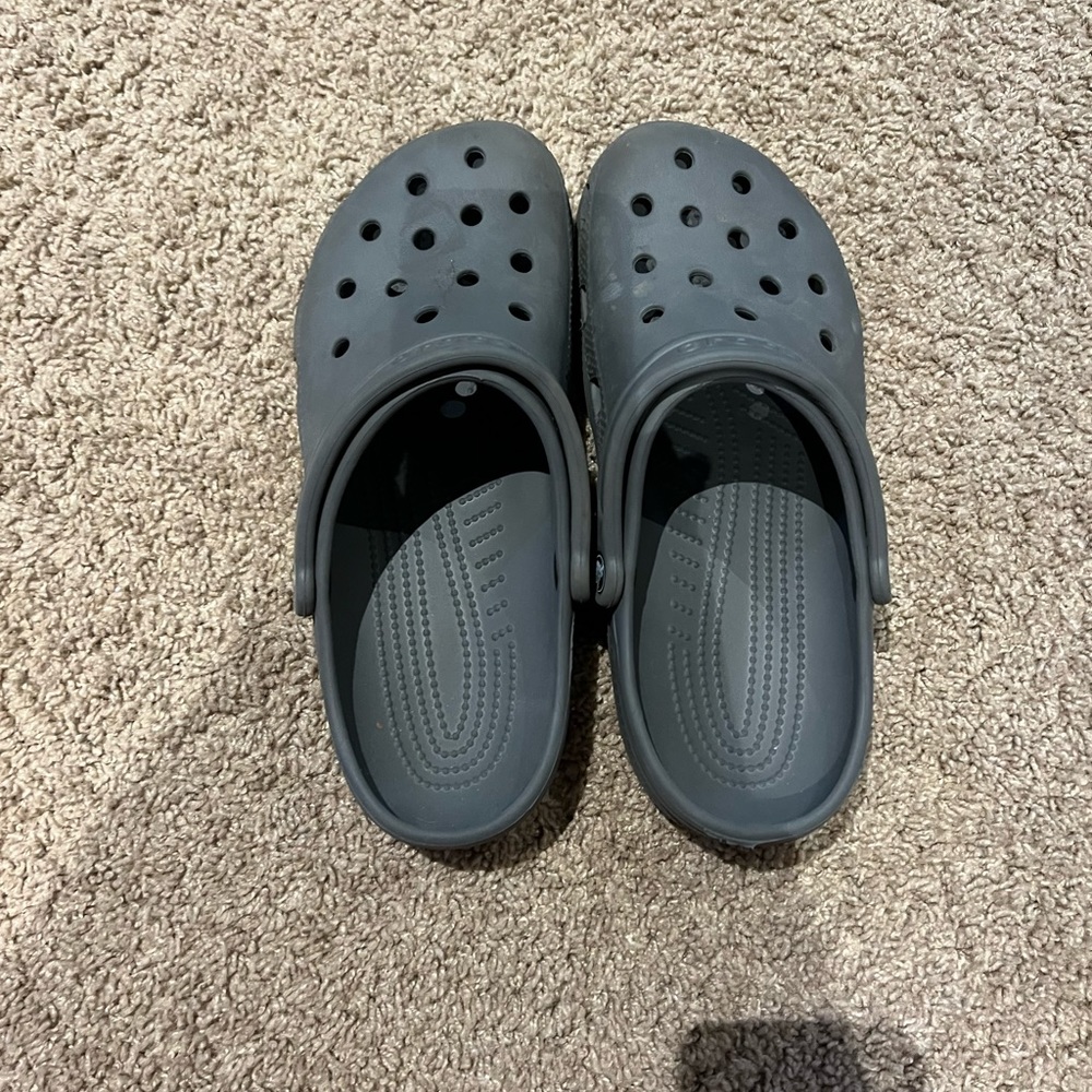 Grey crocs men’s 9 women’s 11